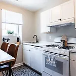 Cozy 2 Bedroom Corporate Stay