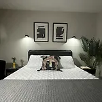 Cozy 2 Bedroom Corporate Stay
