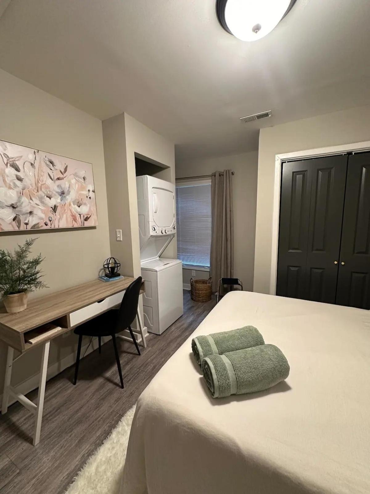 Cozy 2 Bedroom Corporate Apartment *