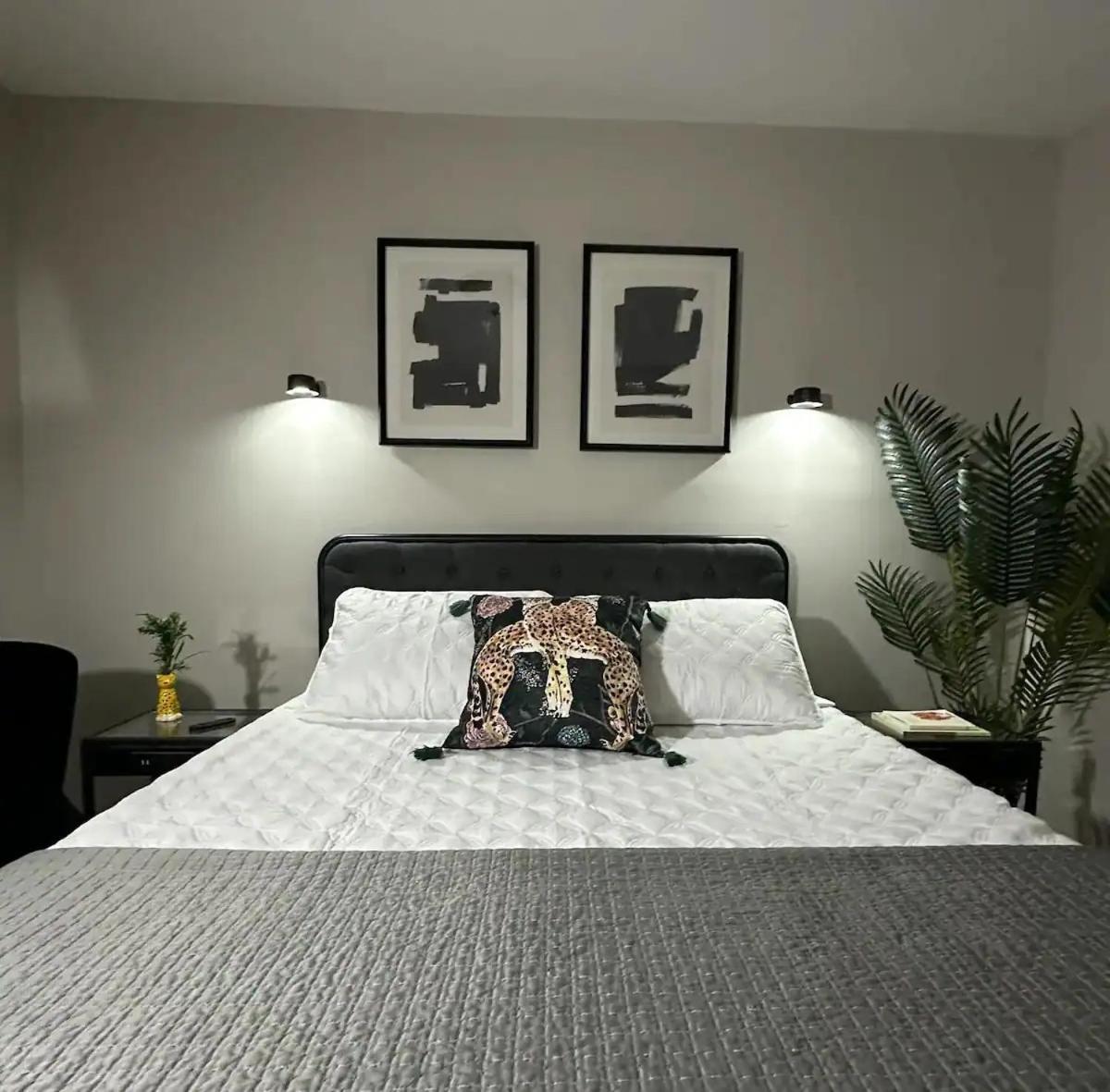 Cozy 2 Bedroom Corporate Apartment Louisville